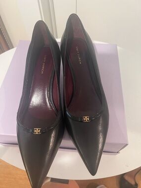 Tory Burch Black Pointed Toe Leather heel